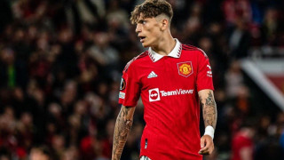 Γκαρνάντσο «against modern football»: Η αγκαλιά και η φανέλα του σε πιτσιρικά φίλο της Γιουνάιτεντ