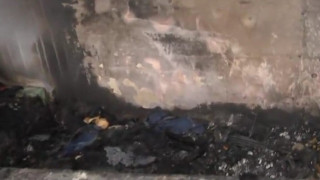 Σοκ στη Θεσσαλονίκη: Ένας νεκρός μετά από φωτιά σε αυλή εγκαταλελειμμένου κτιρίου