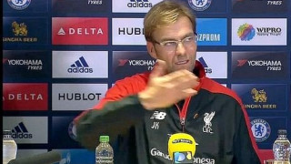 Κλοπ σε δημοσιογράφο: «Τρελός είσαι;» (video)