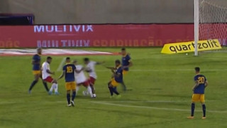 Στη Βραζιλία έδωσαν πέναλτι σε ανατροπή επιθετικού από... συμπαίκτη του!