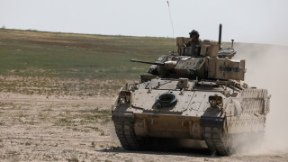 Εξοπλιστικά: «Παράθυρο» για Bradley - Οι ΗΠΑ λένε «ναι» για το πανίσχυρο ΤΟΜΑ
