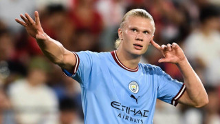 Ο Χάλαντ έκανε πάλι τη διαφορά με την... πιτζάμα του, δίπλα στη σύντροφό του