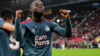 Έδωσε ιστορική νίκη στη Φέγενορντ και οι συμπαίκτες του πανηγύρισαν με άλλον!