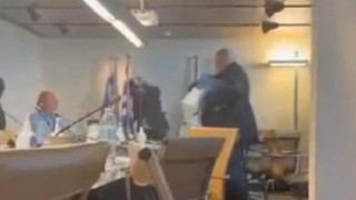 Η απόλυτη χυδαιότητα - Το βίντεο της ντροπής: Ο Καραπαπάς πετάει φούστα στον Μπαλτάκο!
