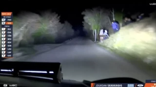 Έλληνας οδηγός ράλι «απαθανάτισε» κατά λάθος ζευγάρι σε...προσωπικές στιγμές