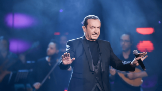 Ο Λευτέρης Πανταζής αποκαλύπτει ιστορίες από τα μπουζούκια - «Θαυμάστρια ήθελε το εσώρουχο μου»