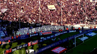 Το πανό που αφιέρωσαν οι οπαδοί του ΠΑΟΚ στη μνήμη του Μάκη Μανάβη