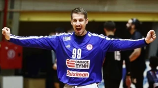 Εριστική ανάρτηση του Μπάουερ του Ολυμπιακού κατά των φίλων του ΠΑΟΚ