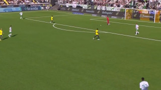 Σουηδία: Tρομερή γκάφα τερματοφύλακα, μπέρδεψε την μπάλα με την βούλα του πέναλτι