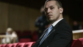 Πώς ο Κασιδιάρης παρακάμπτει τον Ποινικό Κώδικα και κάνει διαγγέλματα μέσα από τη φυλακή