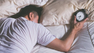 Κοιμάστε με ανοιχτά παντζούρια; Αυξάνεται ο κίνδυνος εγκεφαλικού και καρδιαγγειακής νόσου, προειδοποιούν επιστήμονες