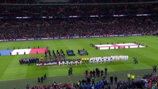 Στα «τρικολόρ» ντύθηκε το Γουέμπλεϊ (vid)