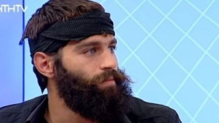 Ο αγρότης που ξετρέλανε τις γυναίκες μιλάει για τον πανικό προς το πρόσωπο του! 