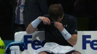 Ο Andy Murray κουρεύεται στο court! (vid)