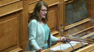 Και η Αλεξοπούλου ξεσκεπάζει τον Βελόπουλο: «Κάθε πρώτη του μήνα δίναμε 500 ευρώ για το κόμμα»