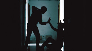 Ομαδικό βιασμό και ξυλοδαρμό στις φυλακές καταγγέλει 17χρονος