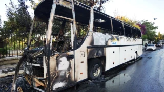 Εικόνες ντροπής έξω από το Γεωπονικό: Άγνωστοι έριξαν μολότοφ και πυρπόλησαν λεωφορεία