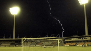 Ένοχος o προπονητής για τον σοβαρό τραυματισμό ποδοσφαιριστή από κεραυνό στη Λάρισα