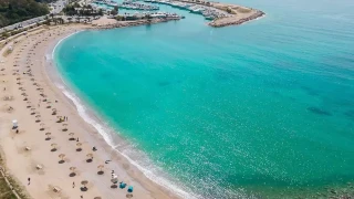 Αυτές είναι οι 617 παραλίες που πήραν «γαλάζια σημαία»