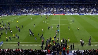 Απίστευτο: Οπαδοί της Εσπανιόλ έκαναν «ντου» κατά των παικτών της Μπάρτσα που πανηγύριζαν την κατάκτηση του τίτλου