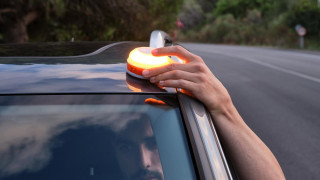 Εσύ έχεις αυτό τον φάρο στο αυτοκίνητό σου; Πρέπει να υπάρχει οπωσδήποτε στο πορτ μπαγκάζ