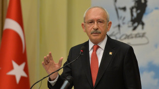 Ο Κιλιτσντάρογλου αποκαλεί «απατεώνα» τον Ερντογάν και υποβάλλει μηνύσεις για βίντεο προπαγάνδας