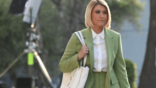 Ο ιδιαίτερος μορφασμός της Κοσιώνη στον «αέρα» του ΣΚΑΪ το βράδυ των εκλογών
