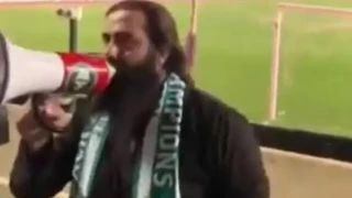 Κύπρος: Viral o ιερέας-οπαδός της Ομόνοιας, που έδωσε το... έναυσμα για υβριστικό σύνθημα κατά του ΑΠΟΕΛ