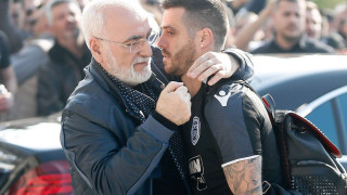 Διερευνώντας τα άδυτα της αυλής των θαυμάτων