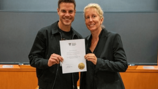 Ο Αθπιλικουέτα δίνει το παράδειγμα και εκτός γηπέδων, αποφοιτώντας από το Χάβαρντ