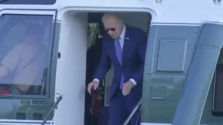 Νέο ατύχημα για τον Τζο Μπάιντεν: Λίγες ώρες μετά την πτώση του σε τελετή, χτύπησε το κεφάλι του στο ελικόπτερο