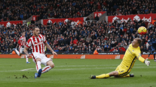 Τους έριξε από την κορυφή! (videos)