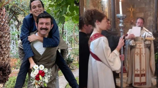 Στο πλευρό του ιερέα που τέθηκε σε αργία Οικονόμου και Μακρής - Είχε βαφτίσει τον γιο τους