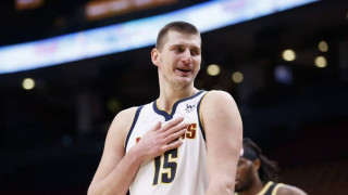 Νίκολα Γιόκιτς: Ηπιε μπύρα με φίλαθλο που τον αναγνώρισε σε ιππόδρομο στη Νάπολη (pics)