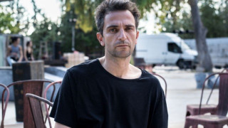 Άρης Σερβετάλης για κορωνοϊό: «Έπρεπε να σκαναριστώ λες και ήμουν ντομάτα, για να μπω σε ένα καφέ»