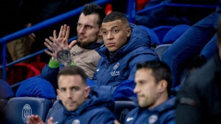 Με τους κομμένους προπονήθηκε ο Επαπέ, στα άκρα η σχέση του με την Παρί