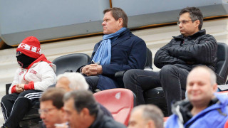 Να απορεί κανείς ή να μην απορεί; Ιδού η απορία!