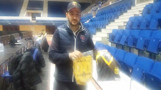 Υποκλίνεται στο μεγαλείο του Άρη ο πρώην πρωθυπουργός της Ρουμανίας! (pic)