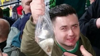 Είδε το ματς παρέα με το… ψάρι του
