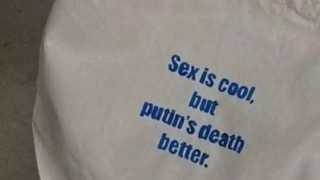 Πρόστιμο σε Ρωσίδα για το μήνυμα της τσάντας της εναντίον του Πούτιν