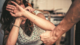 ΣΟΚ στη Λάρισα: Έστειλε τη σύζυγό του στο νοσοκομείο με βαριά τραύματα