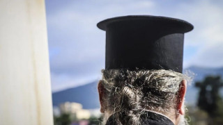 Τελικός Κυπέλλου: Ένταση και... ψιλές μεταξύ ιερέα και υπευθύνου ασφαλείας