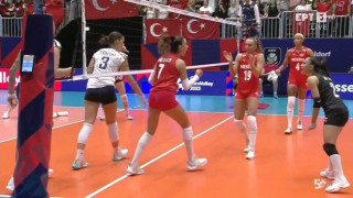 Ελλάδα - Τουρκία: Μήνυμα ελληνοτουρκικής φιλίας στις εξέδρες του γηπέδου, υψώθηκε σημαία και των δύο χωρών