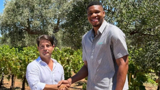 Οι αδελφοί Αντετοκούνμπο επενδύουν στα Ελληνικά Οινοποιεία