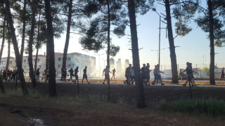 Ένταση και δακρυγόνα στη συγκέντρωση διαμαρτυρίας έξω από την Περιφέρεια Θεσσαλίας