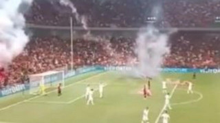 Αλβανία - Πολωνία: Επεισόδια με ρίψεις καπνογόνων και καθισμάτων στο «Air Albania»