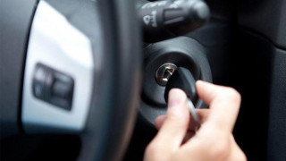 Τι θα συμβεί αν γυρίσω το κλειδί της μίζας εν κινήσει;