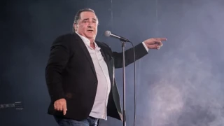 Βασίλης Καρράς: Συγκινεί το νέο του τραγούδι