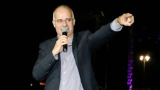 Πως αποχαιρέτησε ο Μητσικώστας τον Μάκη Ψωμιάδη (video)