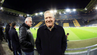 Έβαλε τελεία και... παύλα